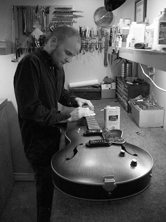 Set-up on a Godin 5th Avenue